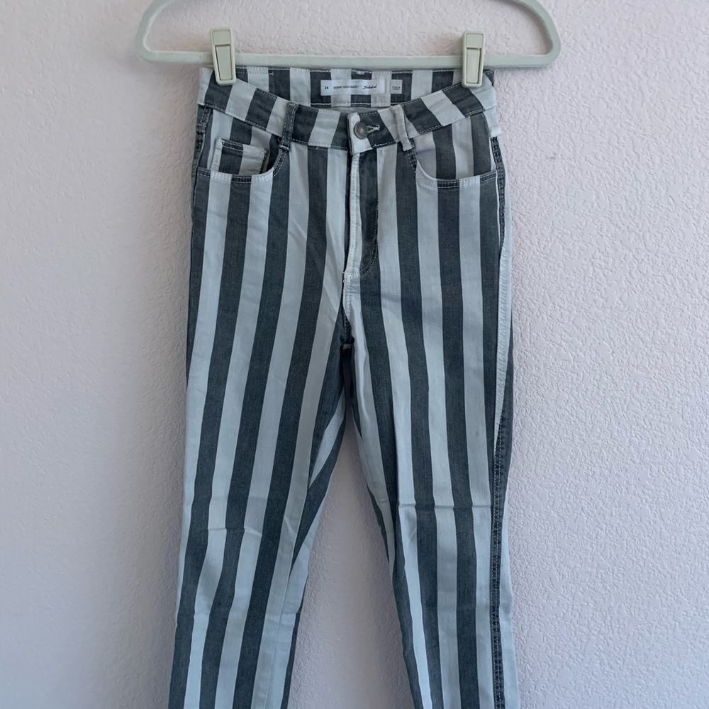 🎉HP 6/12🎉 Subdued Striped Jeans - Picture 3 of 6